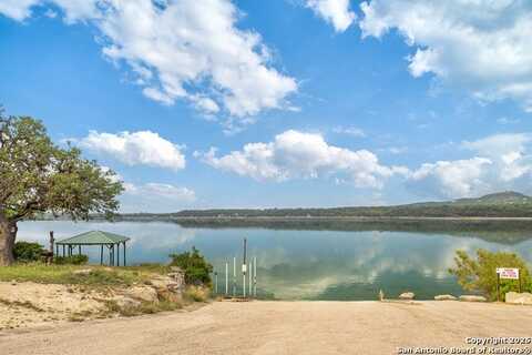 696 Pr 1512, Bandera, TX 78003