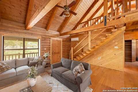 463 woodland, Fredericksburg, TX 78624