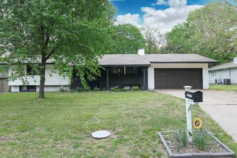 9 Regal Crescent St, North Newton, KS 67117