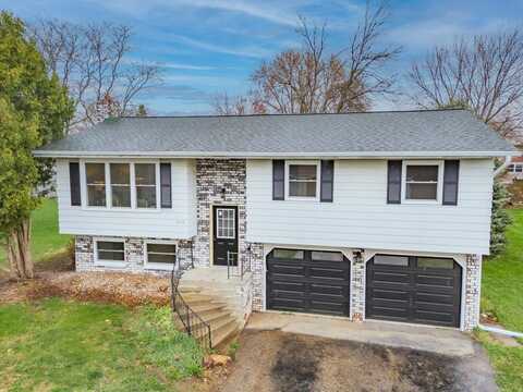 1215 10th Street, Baraboo, WI 53913
