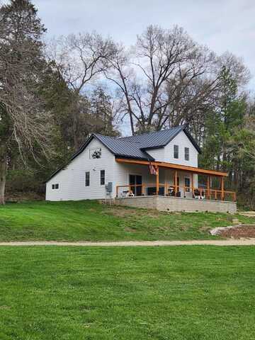 S8196 County Road C, North Freedom, WI 53951