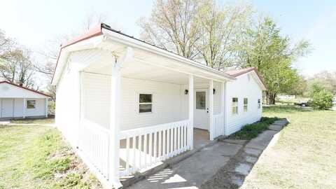 917 N Poplar St, Dexter, MO 63841