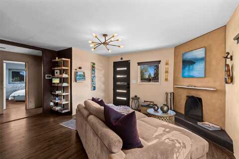 622 Calle Grillo, Santa Fe, NM 87505