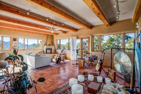 2125 Paseo Ponderosa, Santa Fe, NM 87501