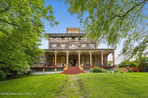 24 St Stephens Place, Staten Island, NY 10306