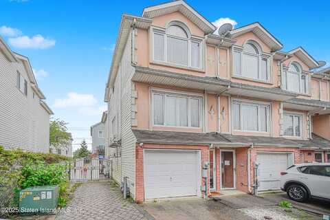 135 Alex Circle, Staten Island, NY 10305