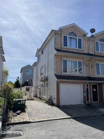 135 Alex Circle, Staten Island, NY 10305