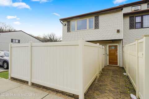 33 Lombard Court, Staten Island, NY 10312