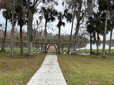102 Pine Lake Dr, Satsuma, FL 32189
