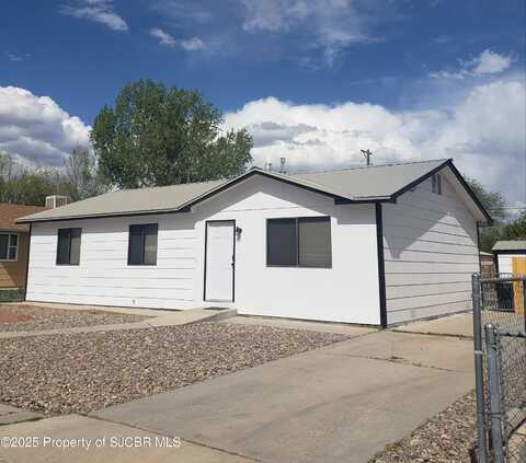 504 N 4TH Street, Bloomfield, NM 87413