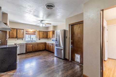 906 TOWNSEND Avenue, Aztec, NM 87410