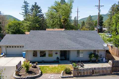 1136 North 2nd Avenue, Gold Hill, OR 97525