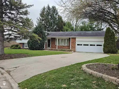 1301 Whitehaven, Owosso, MI 48867