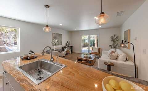 1103 Tomahawk Lane, South Lake Tahoe, CA 96150