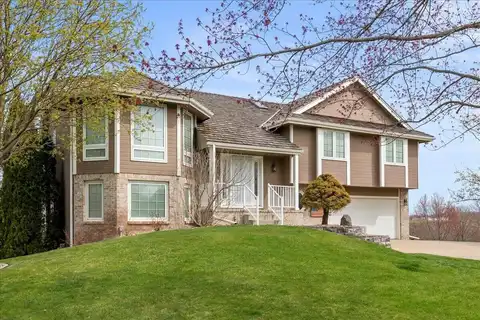 22488 MEADOWVIEW Parkway, COUNCIL BLUFFS, IA 51503