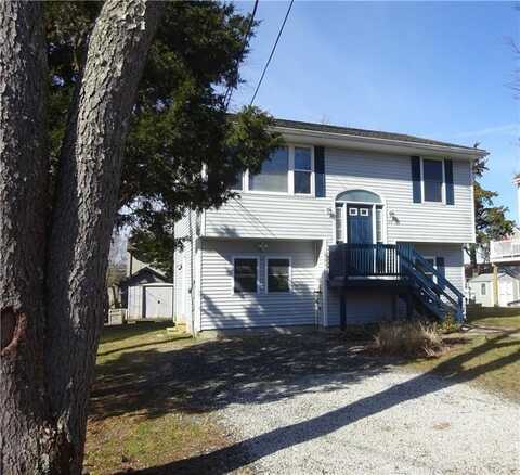 34 Berkley Avenue, Portsmouth, RI 02871