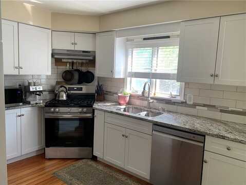 20 Farm Street, Providence, RI 02908