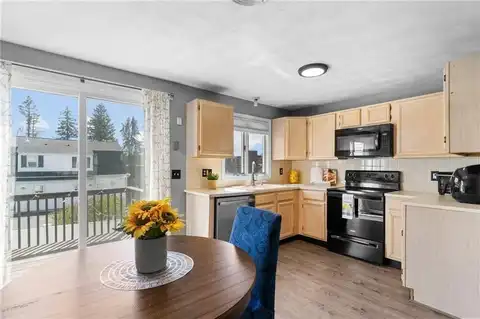 32 Sunflower Circle, North Providence, RI 02911