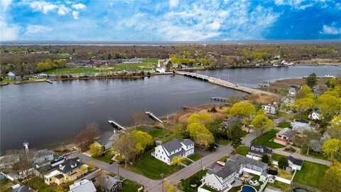 27 Bowden Avenue, Barrington, RI 02806