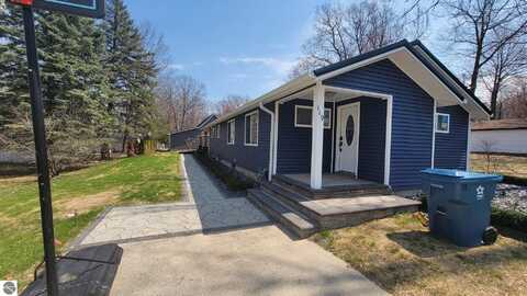 119 Desoto Avenue, Houghton Lake, MI 48629