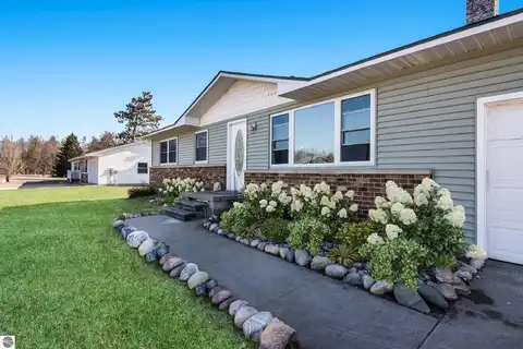 2280 NW Tamara Road, Kalkaska, MI 49646