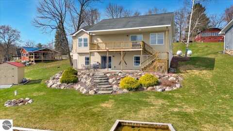 198 Lake Street, Hale, MI 48739
