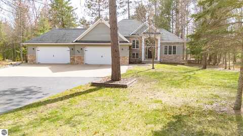 216 Meadowlark Road, Roscommon, MI 48653