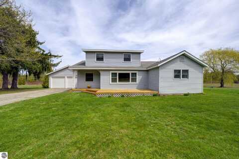 1197 S West-Bay Shore Drive, Suttons Bay, MI 49682