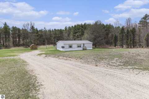 2396 E 32 Road, Cadillac, MI 49601