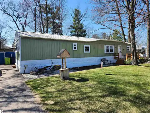 818 Crestwood Lane, Traverse City, MI 49686