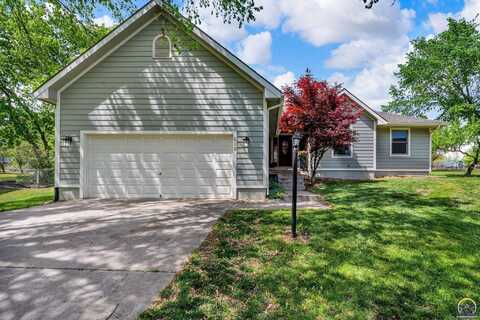 112 Pleasant Hills CT, Ozawkie, KS 66070