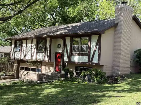 3504 SE Park Lane CT, Topeka, KS 66605