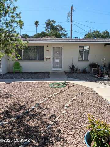 390 N Silverbell Road, Tucson, AZ 85745