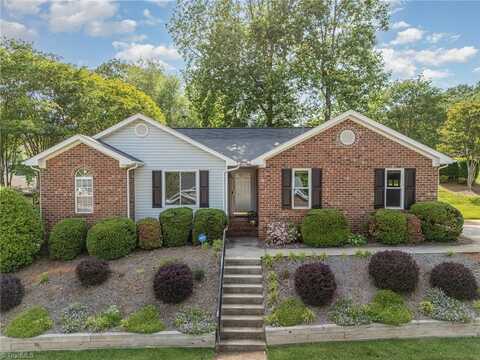 2 Brandywine Circle, Greensboro, NC 27409