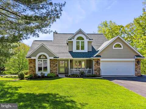 11 SPEARPOINT LANE, HEDGESVILLE, WV 25427