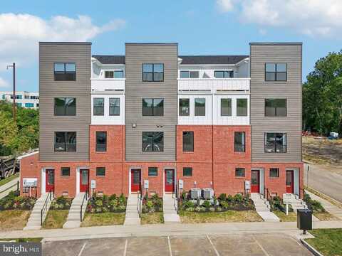 916 RIVERPLACE DRIVE, CONSHOHOCKEN, PA 19428