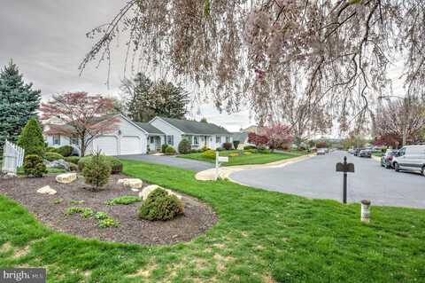 2 MEADOW LANE, NEW HOLLAND, PA 17557