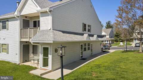 1008 HORSESHOE DRIVE, ROYERSFORD, PA 19468