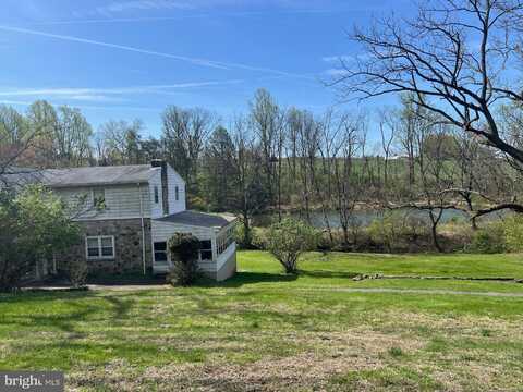98 FOX ROAD, FLEETWOOD, PA 19522