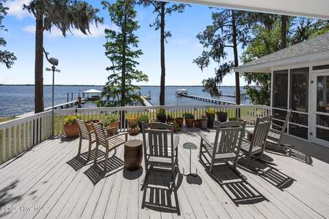 163 River Place, Washington, NC 27889