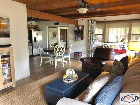832 Pineview Dr., SPRINGVILLE, TN 38256