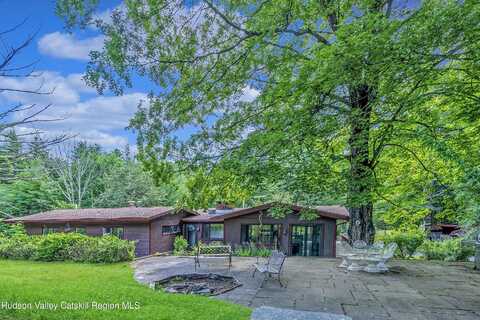 33 Race Track Road, Bearsville, NY 12409