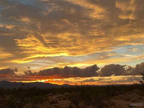 31/32 S Jesse James Road, Yucca, AZ 86438