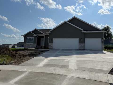 135 Sunbird Court, Waterloo, IA 50701