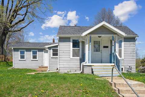 705 W 17th Street, Cedar Falls, IA 50613