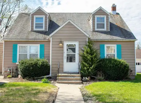 120 SE 7th Ave, Waverly, IA 50677