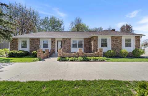502 Oak Park Boulevard, Cedar Falls, IA 50613