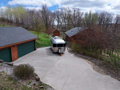 1767 Views End Lane, Lansing, IA 52101