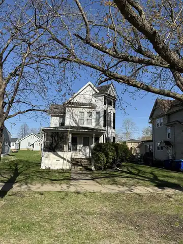 215 1 ST Ave NE, Oelwein, IA 50662