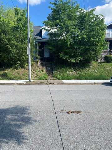 1371 Crucible St, Creighton, PA 15220